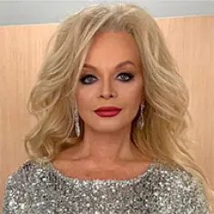 Лариса Долина