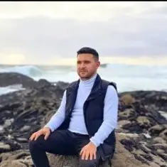 I. Nicov — Bate vintul valurile