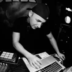 Andrea Ribeca — Free To Fly