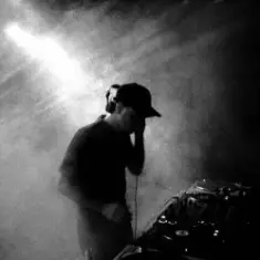 Klute — Finger In The Hole