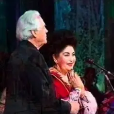 С.Криворучко & В.Миркотан — Мiсяць на небi