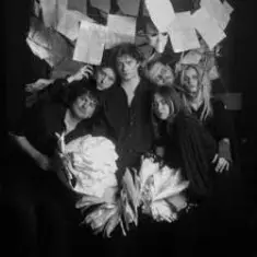 Бонд с кнопкой — Любовь