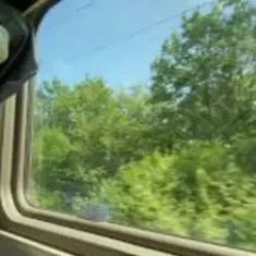 Она сидела у окна.