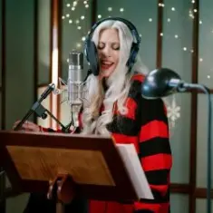 Lady Gaga — Santa Claus Is Coming To Town