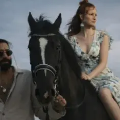 Ой, чий то кінь стоїть