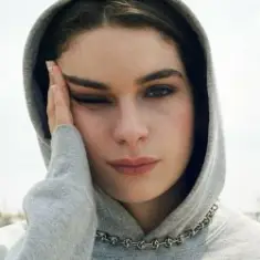 Kyana & Adele Castillon — Le Masque