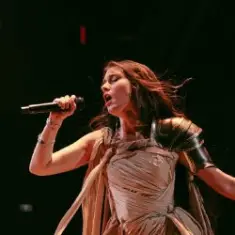 Jerry Heil — Apple - Man