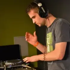 Armin van Buuren & Orjan Nilsen — Flashlight