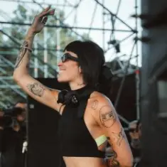 Indira Paganotto — Alien